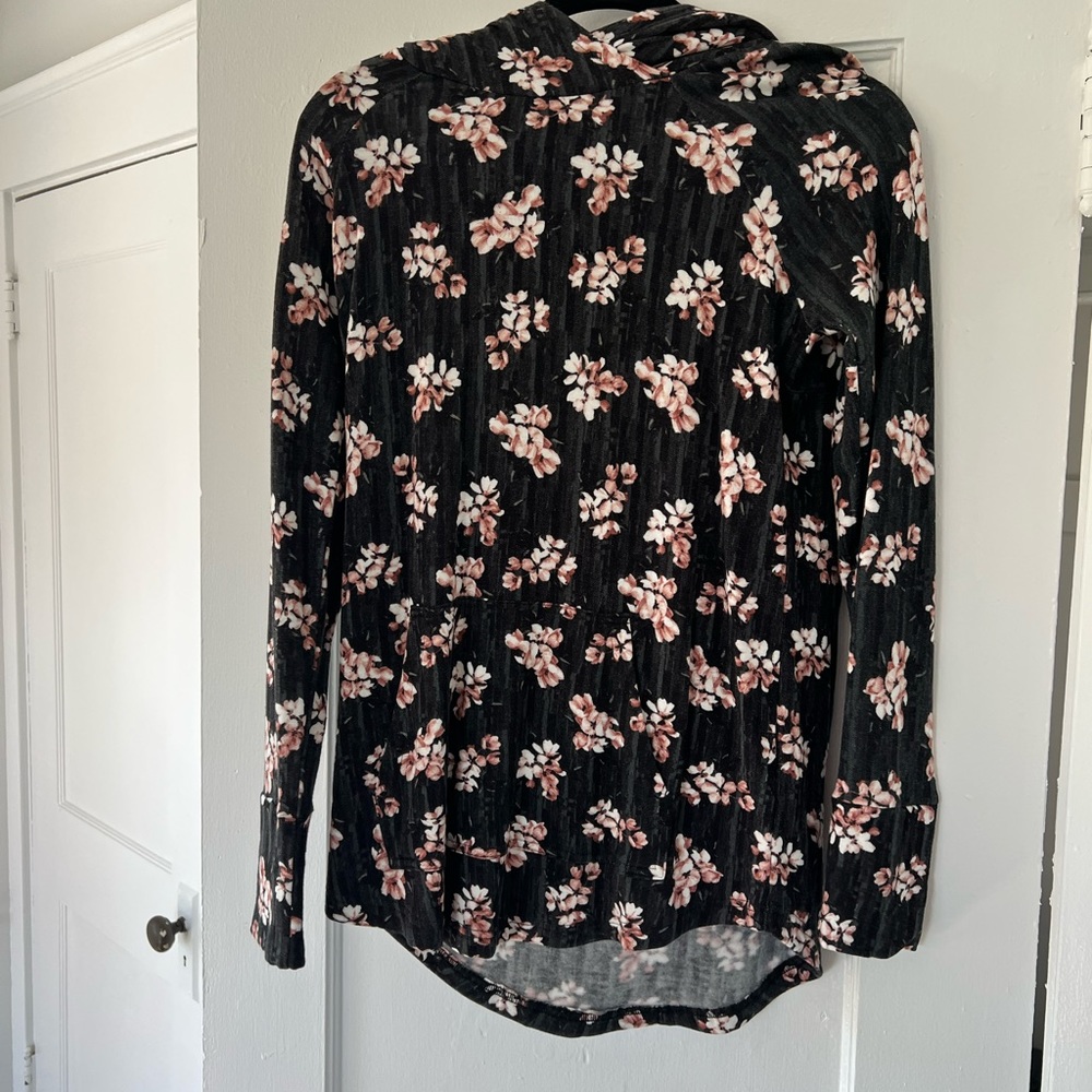 LulaRoe Sweatshirt • Size S